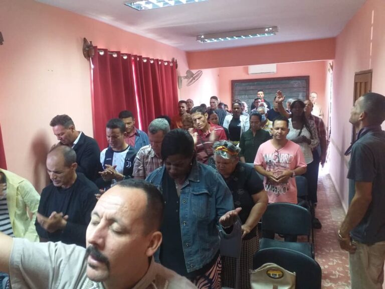 worshipping-jesus-together