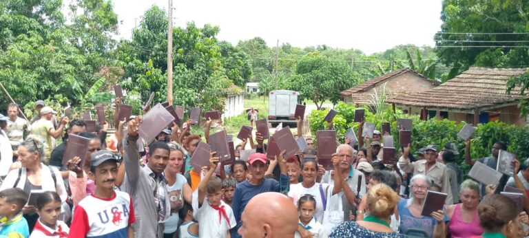 testimony and bibles to the people of cuba